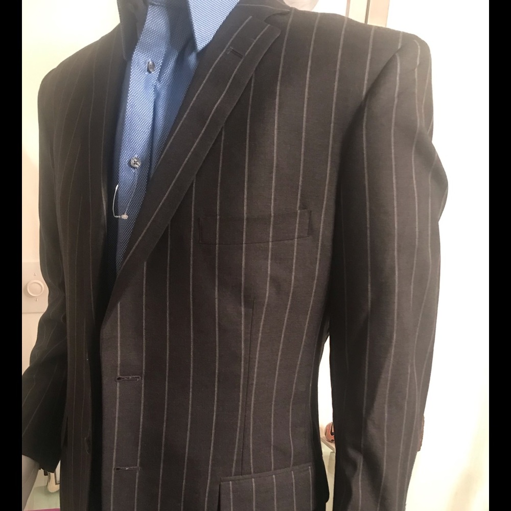 New Tom James Custom Made 2pc Suit.